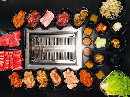 Firepan abrió hace 4 años e inmediatamente se convirtió en un éxito por su increíble barbacoa a la carta