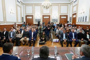 Santa Cruz firmó los contratos de concesión con siete operadoras que invertirán US$1259 millones