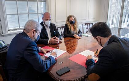 Firma del convenio de cooperación con empresas multinacionales de tecnología y seguridad informática