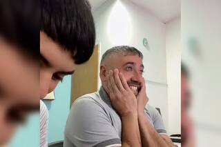 Firmó la adopción de su hijo después de casi dos décadas y ahora dieron el siguiente paso