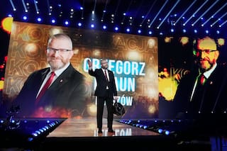 Fiscalía de Polonia investiga a legislador de ultraderecha por comentarios sobre Auschwitz