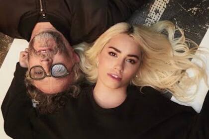 Fito Páez y Lali Espósito en el video de "Gente en la calle"
