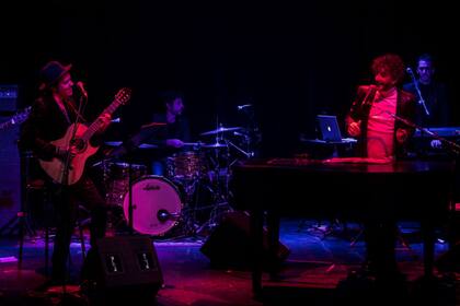 Fito y Moska en el showcase para la prensa