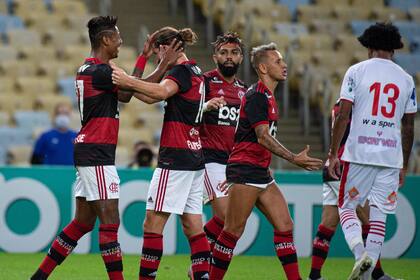 Flamengo tuvo una cómoda victoria ante Bangu