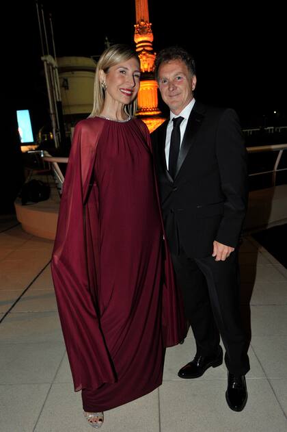 Flavia Fernández en Calvin Klein y Diego Banfi.