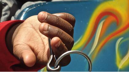 Flavia Tomaello, La mano negra, fotografías.