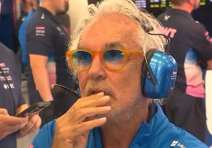 Flavio Briatore, atento a cada maniobra de Colapinto