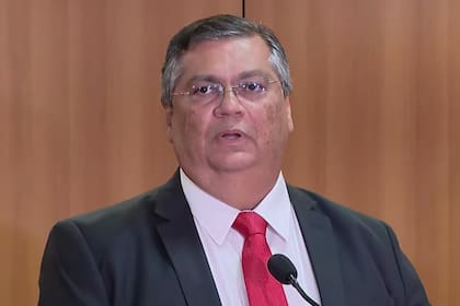 Flávio Dino, ministro de Justicia de Brasil, habla luego de los incidentes.