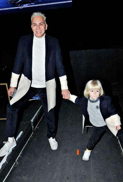 Flavio Mendoza celebró junto a su hijo Dionisio la reapertura de los teatros en la Ciudad de Buenos Aires