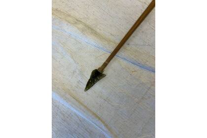 Flecha con punta de vidrio