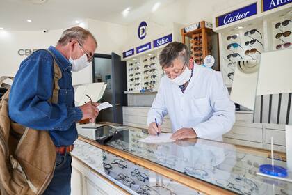 En el interior de Mendoza volvieron a la actividad distintos rubros, como el comercio y las tareas profesionales