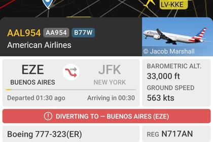 Flight Radar, una cuenta de X que sigue los recorridos de los vuelos que pasan por Argentina, anunció esa noche el regreso del vuelo 954