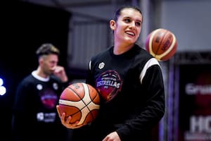 La mujer que irrumpió entre las estrellas de básquet con una lluvia de triples y se quedó el MVP