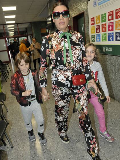 Flor con sus hijos, Paul e Isabella