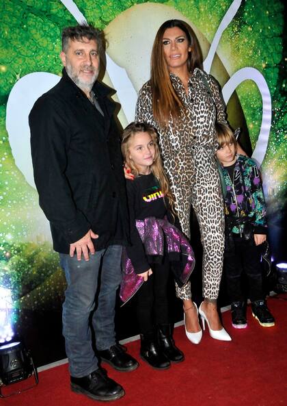 Flor de la V y su familia también estuvieron entre el público que quiso conocer lo nuevo del Cirque du Soleil