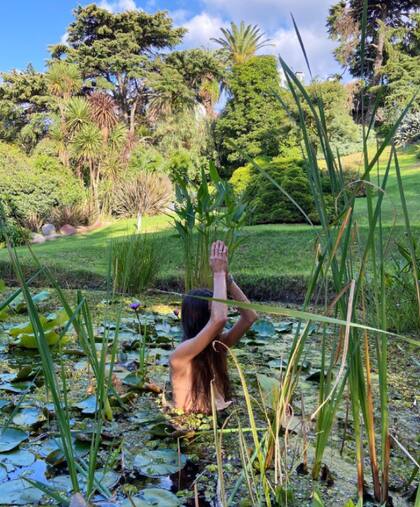 "Flor de Loto" la foto que subió Juana Viale a Instagram y generó revuelo. Fuente: @juanavialeoficial.