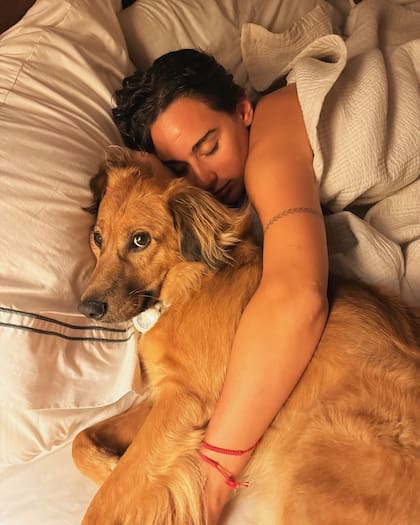 Flor Jazmín y Carlos, el perro de Nico Occhiato (Captura: Instagram @nicoocchiato)