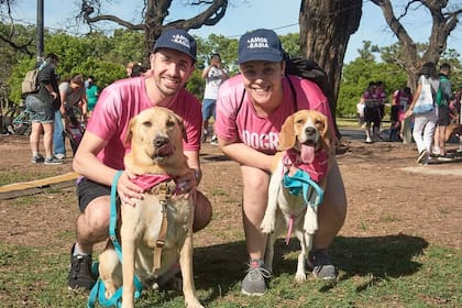 Flor, Leandro y sus perritos, Mora y Simón