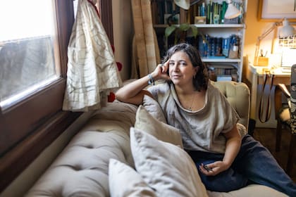 Flor Luque (56) asegura que ahora, con sus hijas ya grandes, tiene más tiempo para dedicarse a sus proyectos laborales y para disfrutar junto a su marido