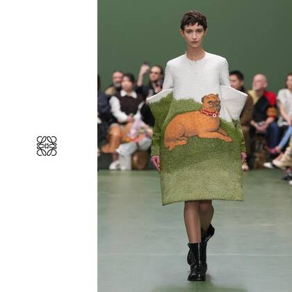 Flor Mayer con la colección ready-to-wear de Loewe