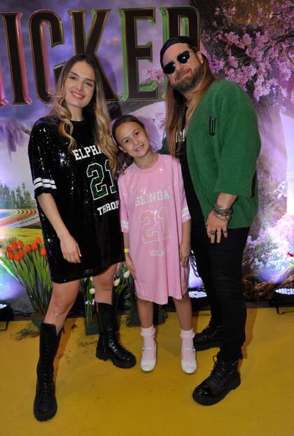 Flor Otero y Germán Tripel concurrieron a la cita junto a su hija Nina, que posó para las cámaras antes de la proyección con una gran sonrisa
