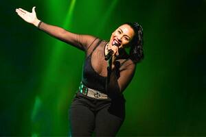 De Flor Paz a Raly Barrionuevo: los artistas más destacados de este domingo y la grilla completa