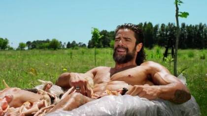 Flor Vigna lanzó su primer videoclip del tema "UY!", que tuvo como protagonista a Luciano Castro