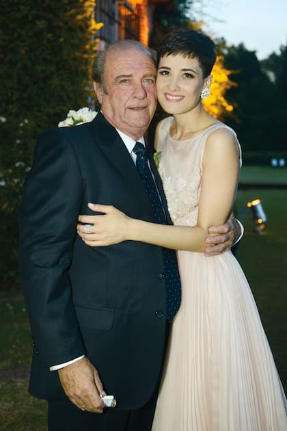 Flor y su abuelo Ernesto González.