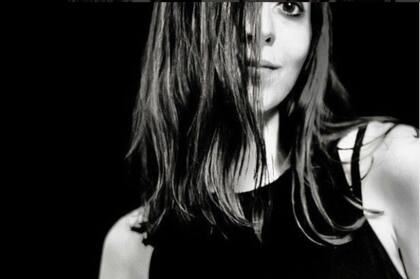 El texto de Florencia habla de su regreso a la Argentina y a su integración "entre humanos que pondrán sus ojos putrefactos sobre mí"