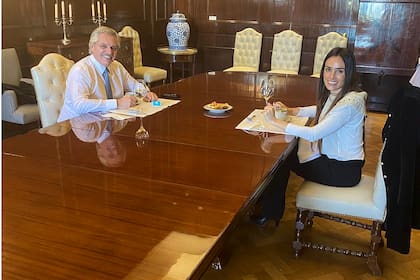 Florencia Aise y Alberto Fernández