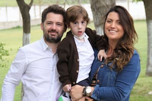 Le dijeron que el diagnóstico de su hijo era irreversible pero lucharon y su hijo logró avances extraordinarios