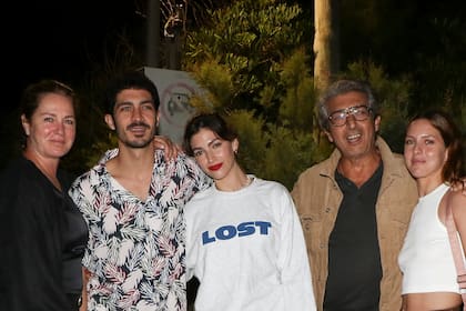 Florencia Bas, Chino Darín, Úrsula Corberó, Ricardo y Clara Darín