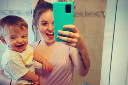 Florencia comenzó con fuertes dolores en el estómago y le descubieron un tumor. Foto: @flornizetich