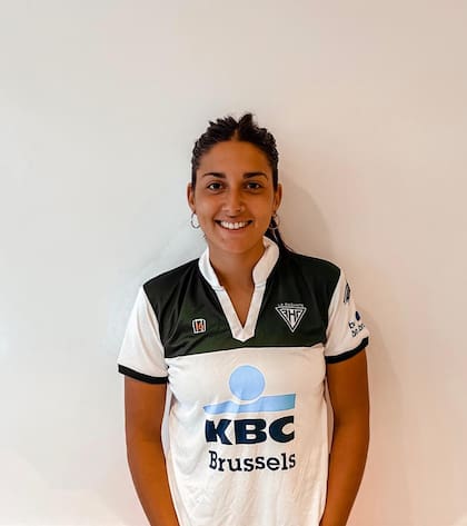 Florencia Díaz, ex jugadora de Club Ferrocarril Mitre, también juega en La Rasante. Tiene un contrato semi profesional: además de jugar, debe trabajar como entrenadora
