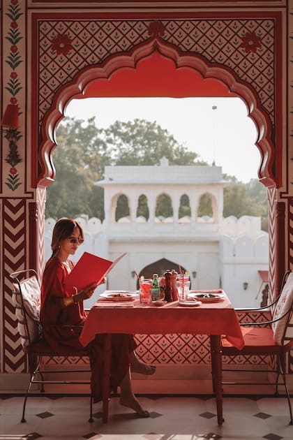 Florencia en el hotel boutique Villa Palladio, en Jaipur. Se trata de una elegante finca rural de nueve habitaciones, en la que reina una atmósfera soñada.
