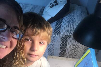 Florencia Guevshenian y su hijo Francisco