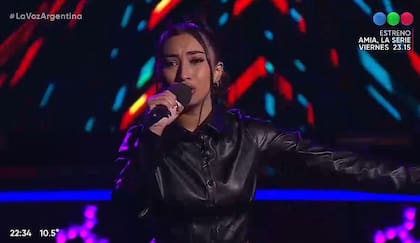 Florencia Ibarra, de 20 años, recibió la bendición de Luck Ra para continuar en La Voz Argentina