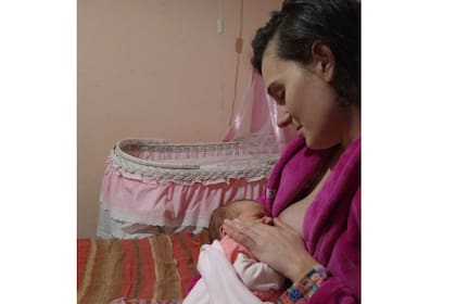 Florencia Itri (31) es madre de cuatro hijos: Luca, Julia, Clara y Lucía (en la foto). Durante su primer embarazo donó 100 litros de leche y continuó en los otros tres