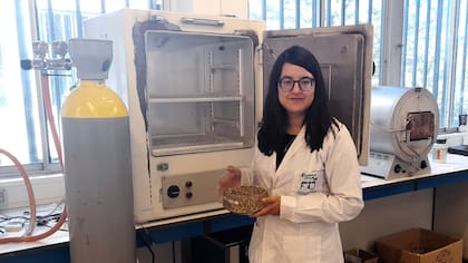 Florencia Jerez, en el laboratorio de Madrid, España, donde está realizando una estancia de investigación de tres meses