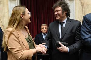 Florencia Klipauka, nueva incorporación del Gobierno, y Javier Milei