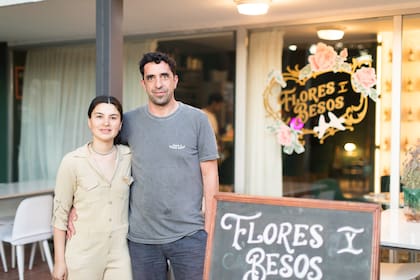 Florencia Muñoz y Marcelo “Rulo” Schvartz abrieron Flores y Besos. 