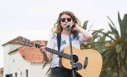 Florencia Núñez: Mesopotamia y Palabra clásica, sus discos, ubican a la compositora uruguaya entre la canción iluminada por Fernando Cabrera y el pop planetario.