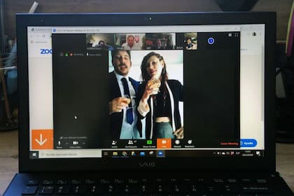 Florencia Palma y Juan Manual Escandón se casaron en su casa y realizaron una fiesta virtual