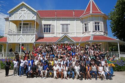 Florencia Peña y Mariano Martínez en la primera fila junto a sus colegas del teatro comercial y de los numerosos elencos de las propuestas independientes producidas en la ciudad