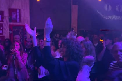 Florencia Raggi acompañó a su marido cantando y alentando entre las primeras filas del concierto