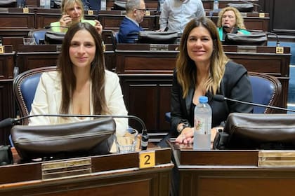 Florencia Retamoso y Sofía Pomponio votaron en contra del aumento de impuestos y la toma de deuda de Kicillof