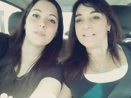 Florencia y Mariel, madre e hija, trabajan como conductoras y viven de eso