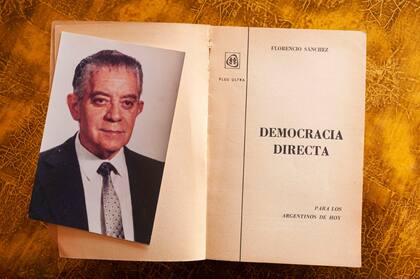 Florencio Sánchez plasmó sus ideas políticas en un libro que tituló "Democracia Directa" que retrata un sistema de gobierno aspiracional para la Argentina