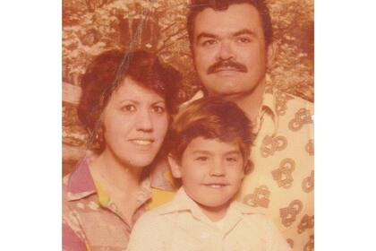 Flores aprovechó el aislamiento en prisión para reflexionar sobre por qué y cómo se alejó de las enseñanzas de su familia