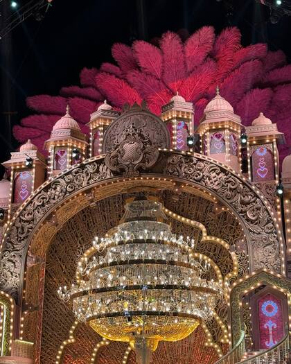 Flores, brillo y escenarios espectaculares para las celebraciones en Jamnagar, en el estado de Gujarat.